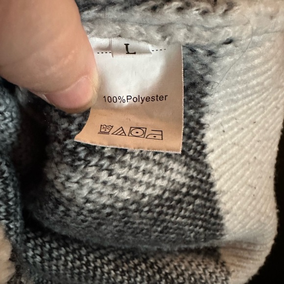 Black and White Crew Neck Sweater - Picture 12 of 13